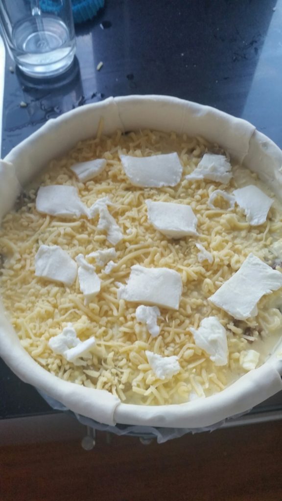 Hartige Taart met Champignons, Salami en Mozzarella